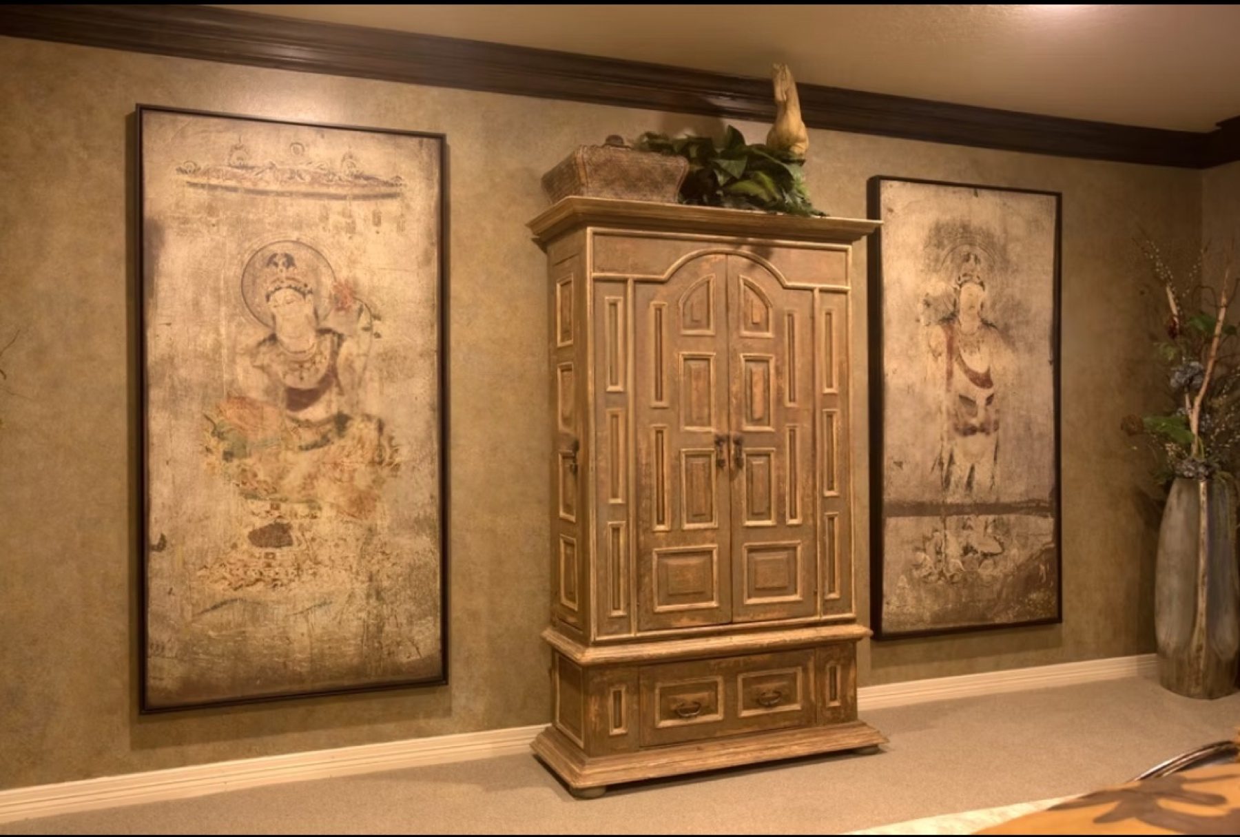 Finished room with hand-applied decorative plaster and painted detail