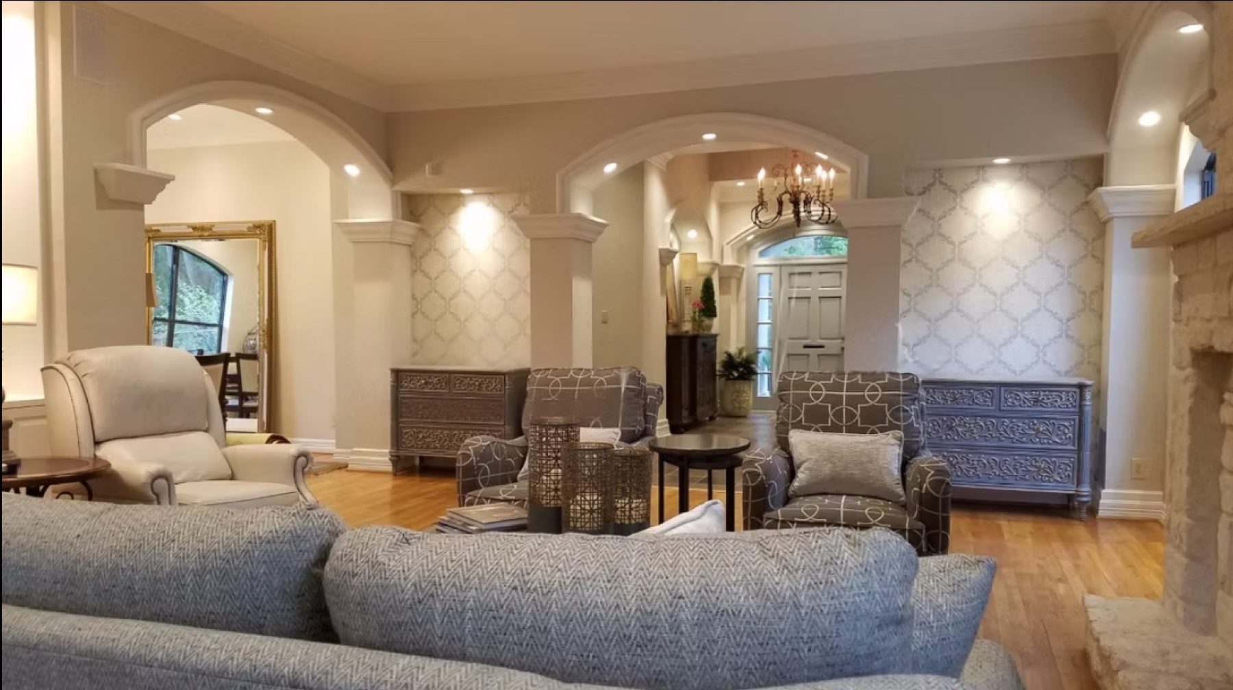 Hand-painted mural and decorative plaster room finish, project photo 8