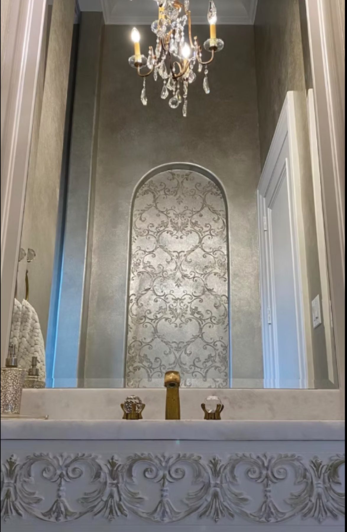 Hand-painted mural and decorative plaster room finish, project photo 63
