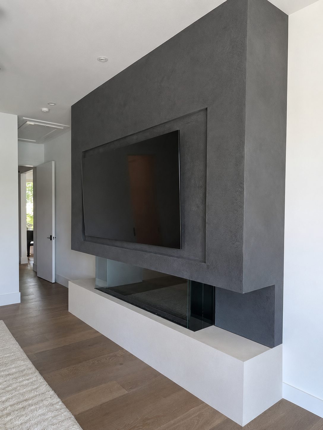 Custom fireplace or range hood finished in decorative plaster, project photo 10