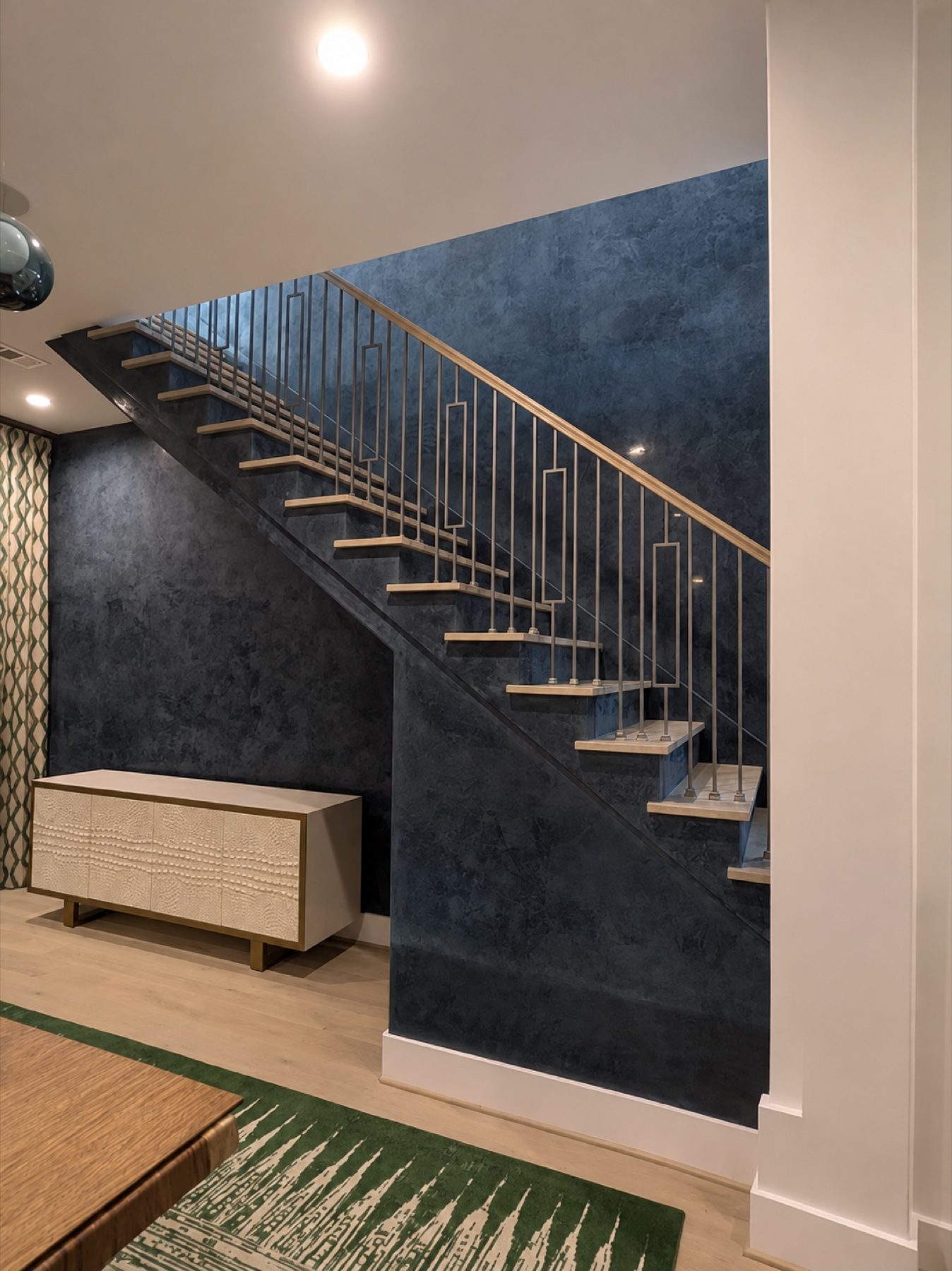 Venetian and Italian decorative plaster wall finished by hand, project photo 9
