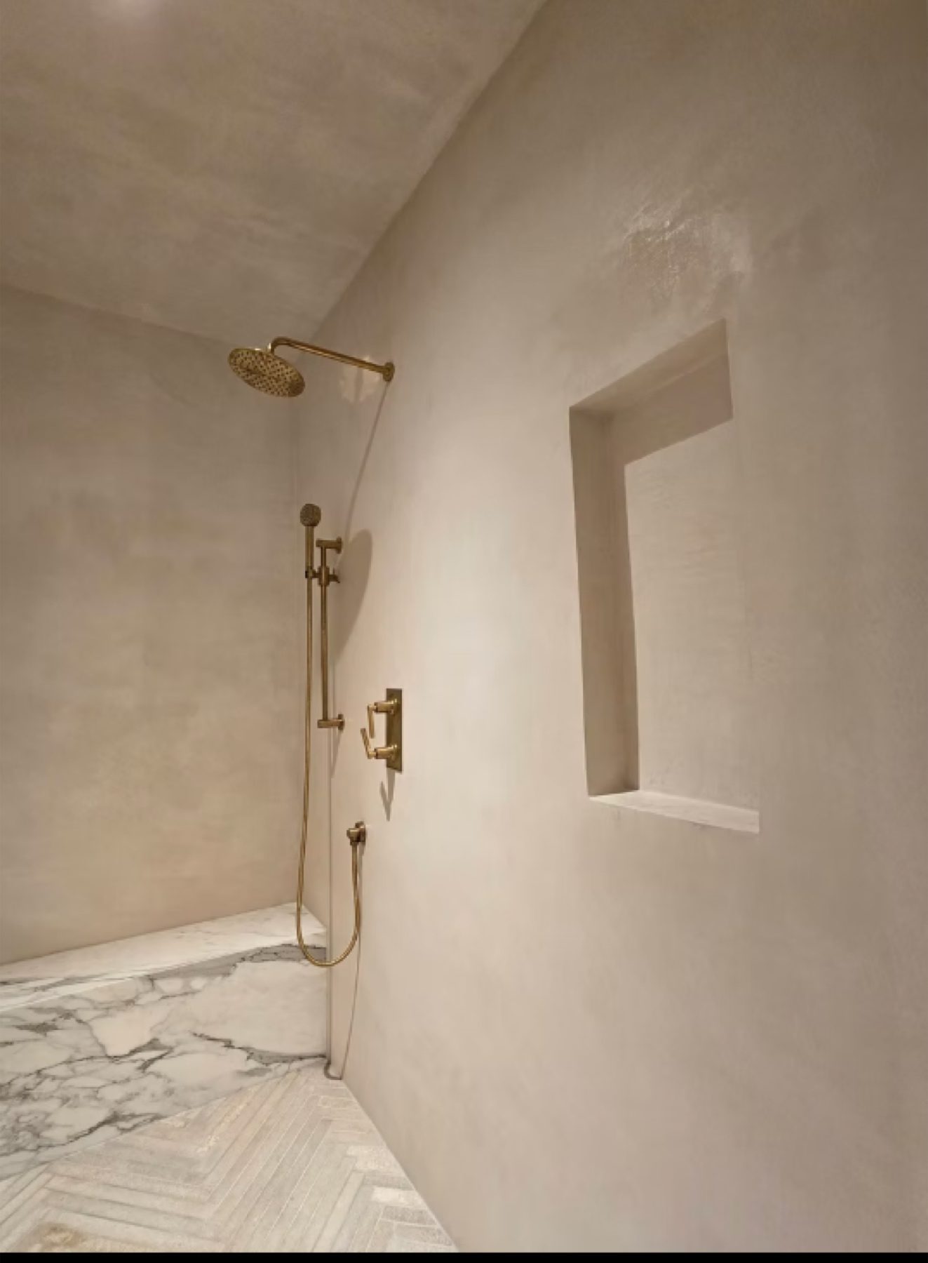 Venetian and Italian decorative plaster wall finished by hand, project photo 31
