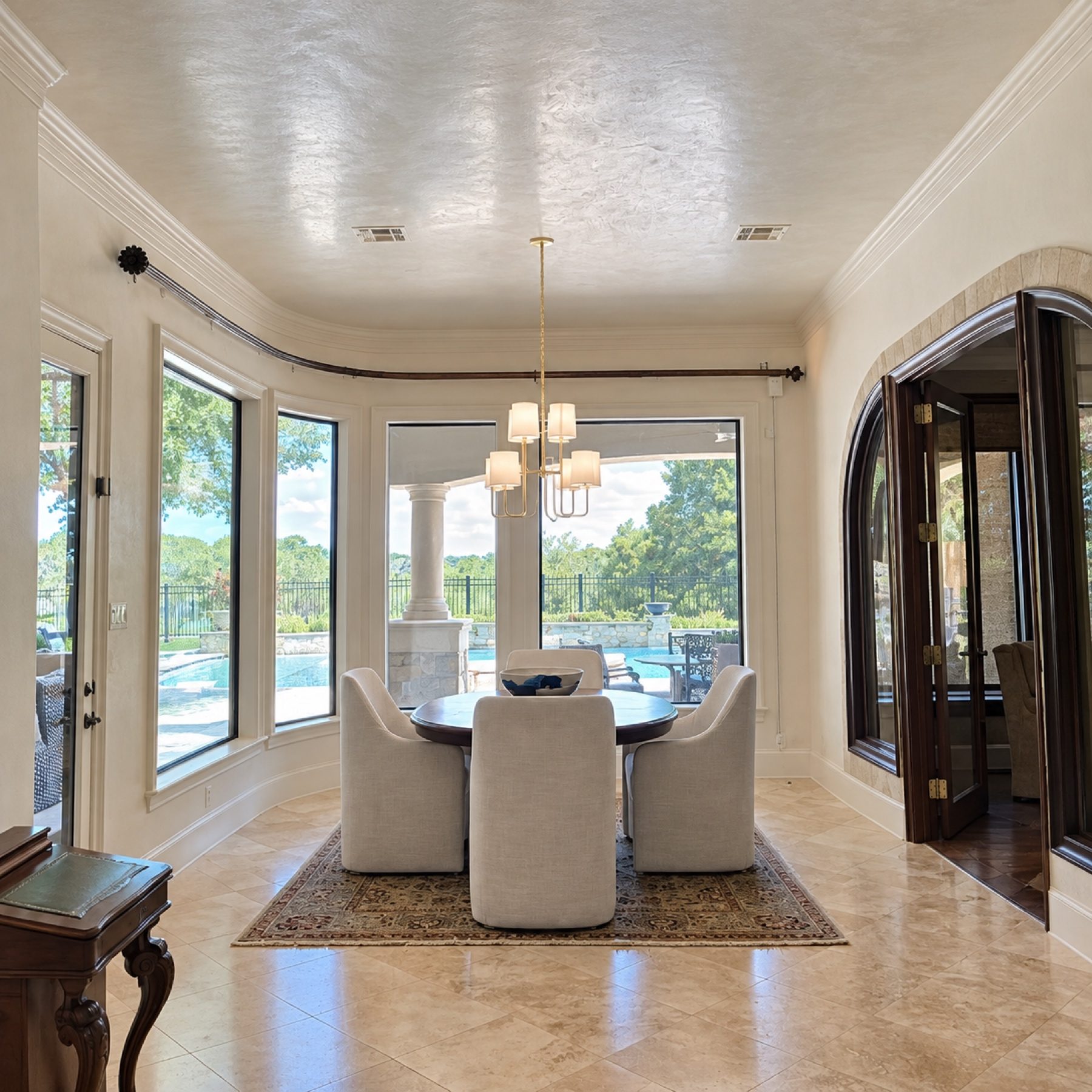 Dining room beneath a polished Venetian plaster ceiling that catches the daylight